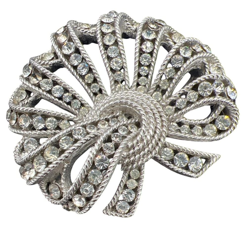 Vintage Trifari@‎ Rhinestone Iconic Bow Brooch Silver Tone Rope Knot READ